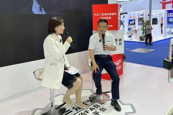 現場直（zhí）播，暢談（tán）發展